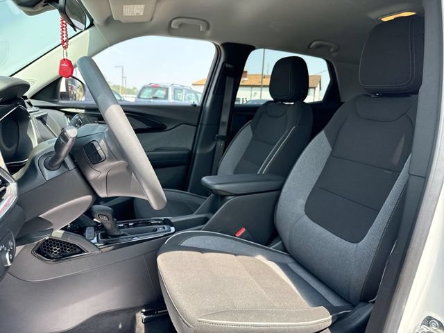 Used 2023 Chevrolet TrailBlazer LT FWD image 11