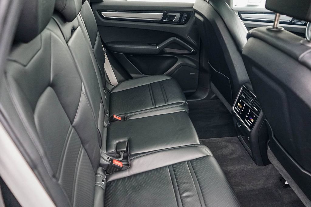 Used 2023 Porsche Cayenne Platinum Edition image 19