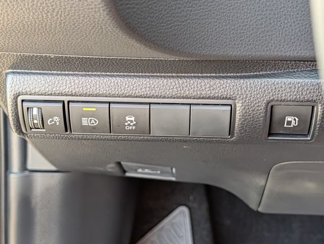 Certified 2025 Toyota Corolla SE w/ SE Premium Package FWD image 22