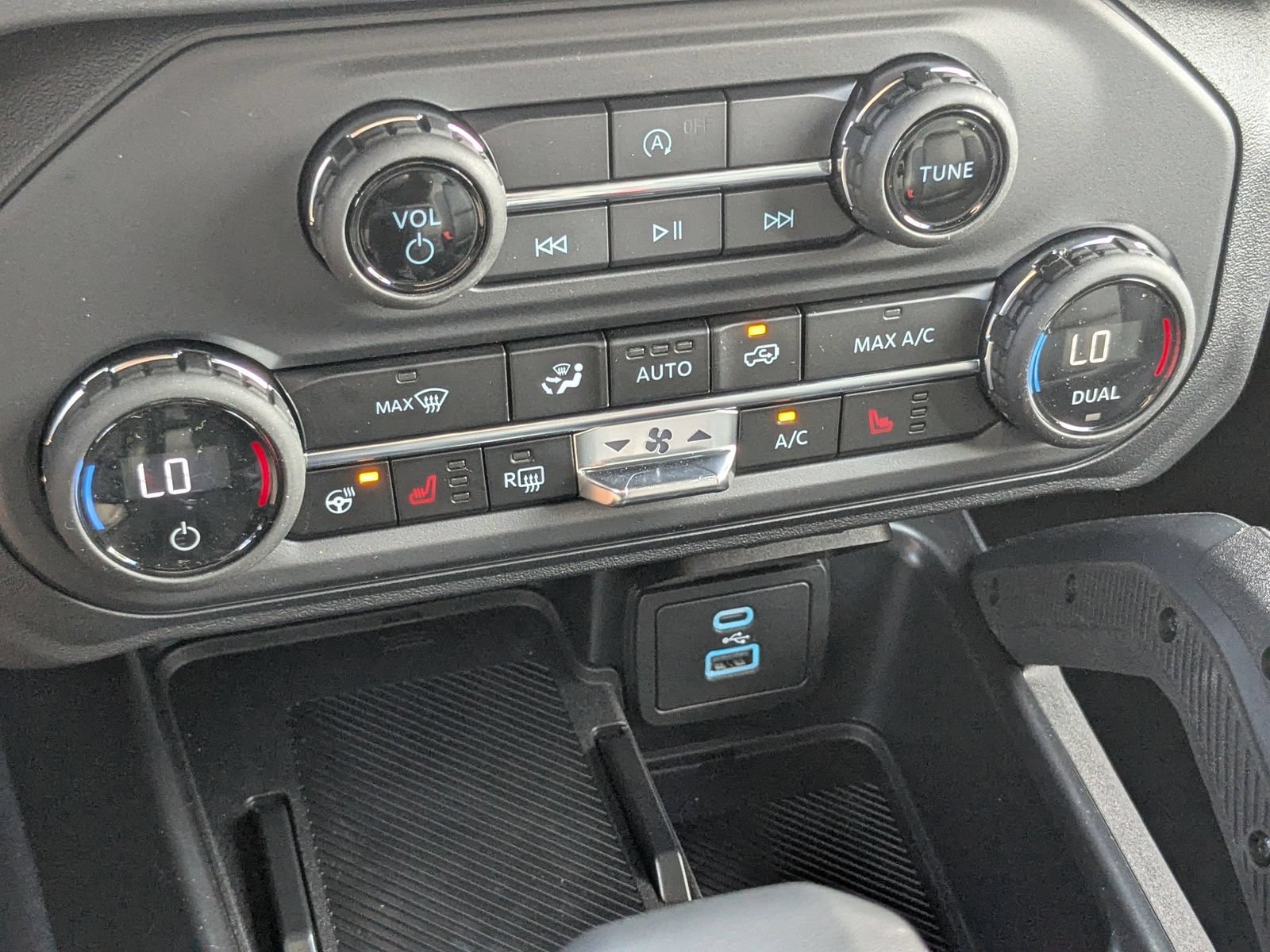 New 2025 Ford Bronco Outer Banks w/ Sasquatch Package AWD/4WD image 23