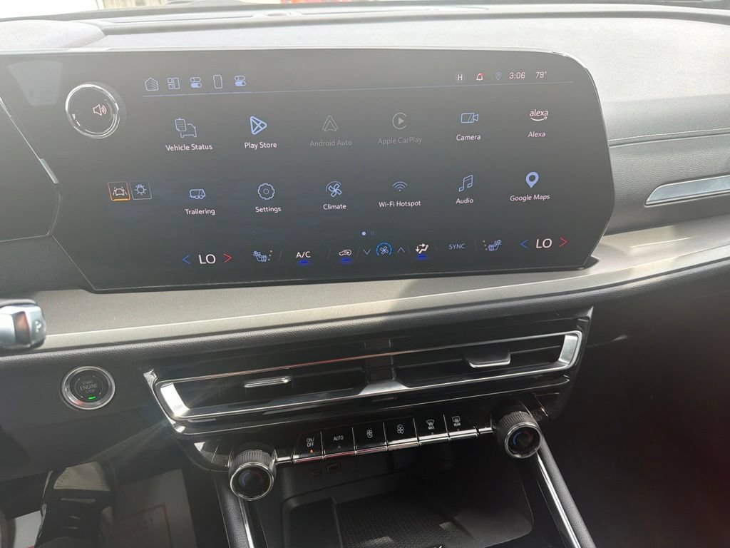Used 2025 Chevrolet Traverse LT AWD/4WD image 15