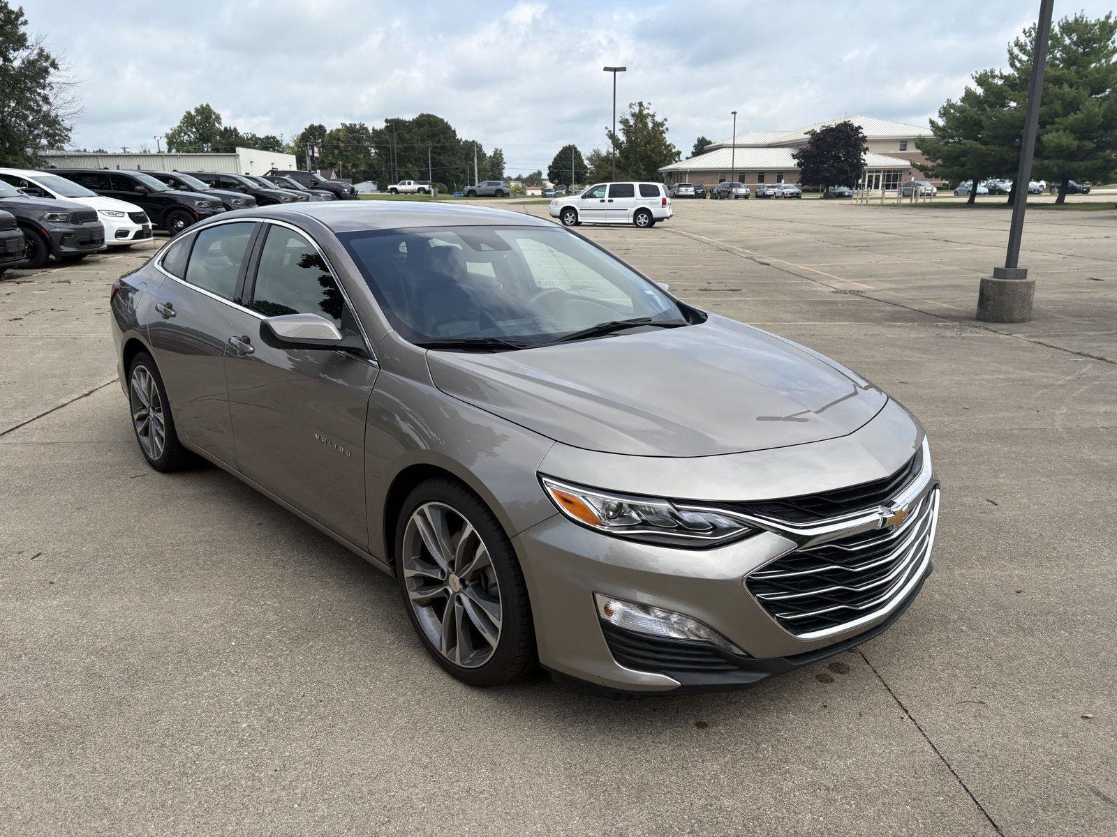 Used 2024 Chevrolet Malibu LT FWD image 2