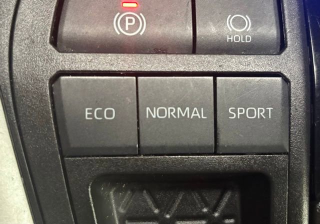 Used 2021 Toyota RAV4 XLE image 27