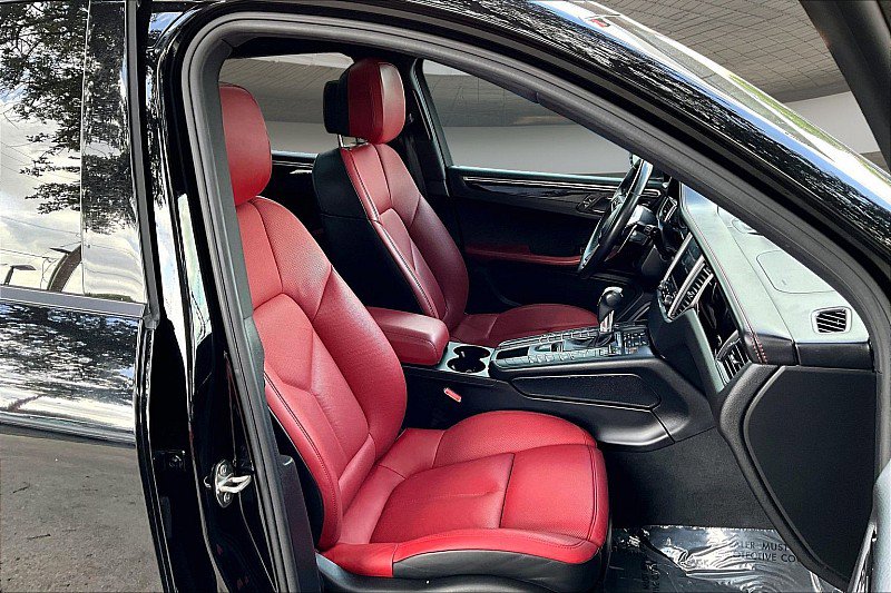 Used 2018 Porsche Macan AWD/4WD image 5