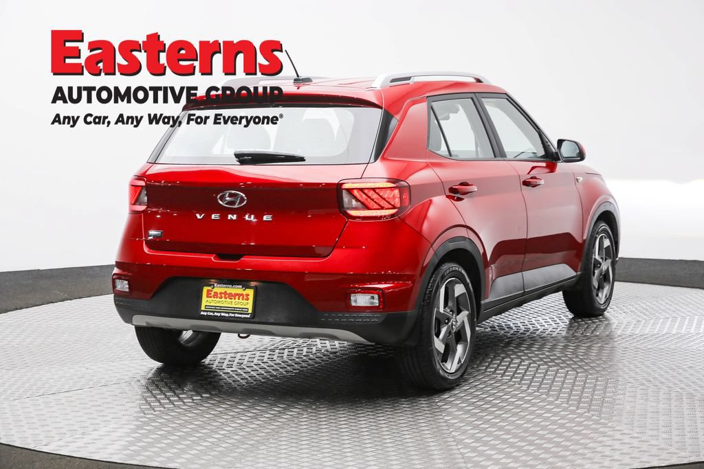 Used 2023 Hyundai Venue Limited FWD image 5
