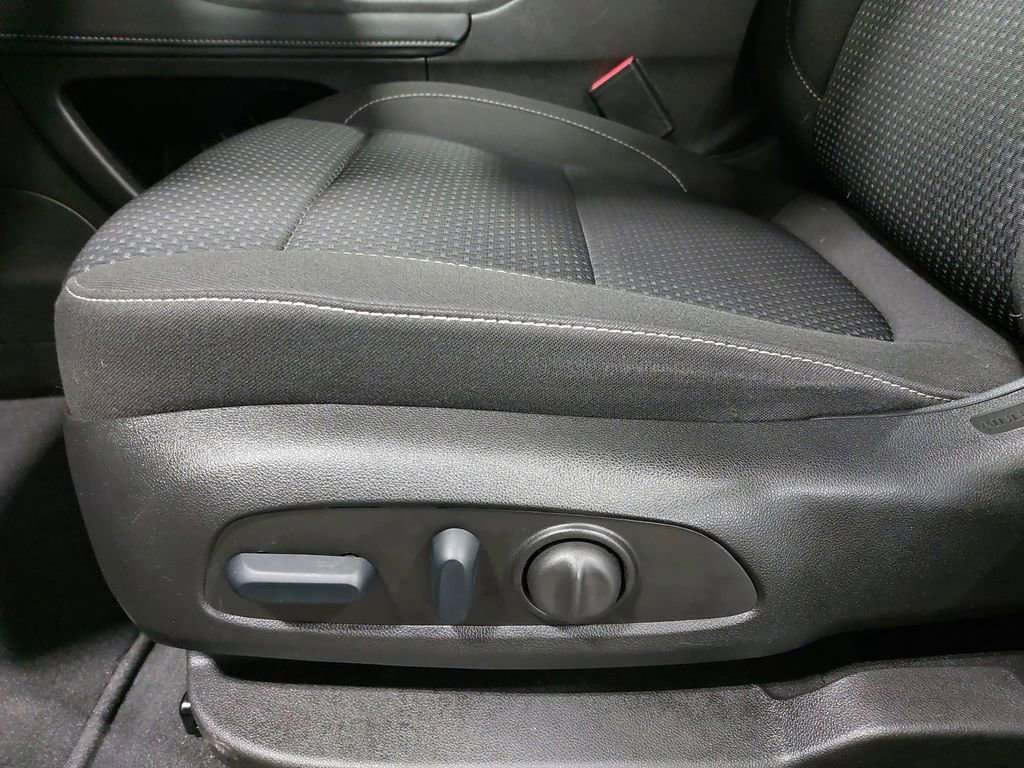 Used 2023 GMC Acadia SLE w/ Driver Convenience Package image 31