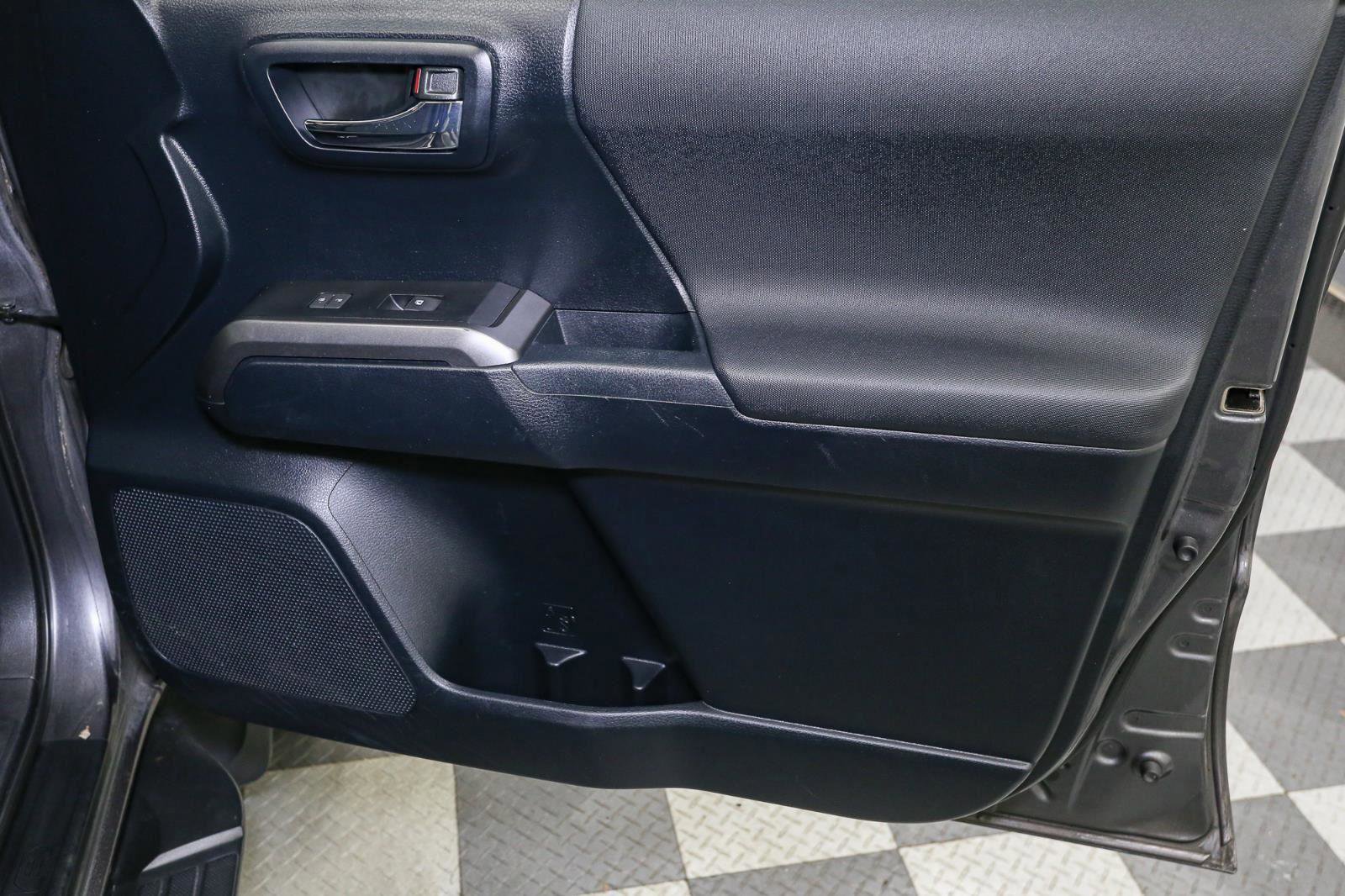 Used 2016 Toyota Tacoma TRD Sport image 20