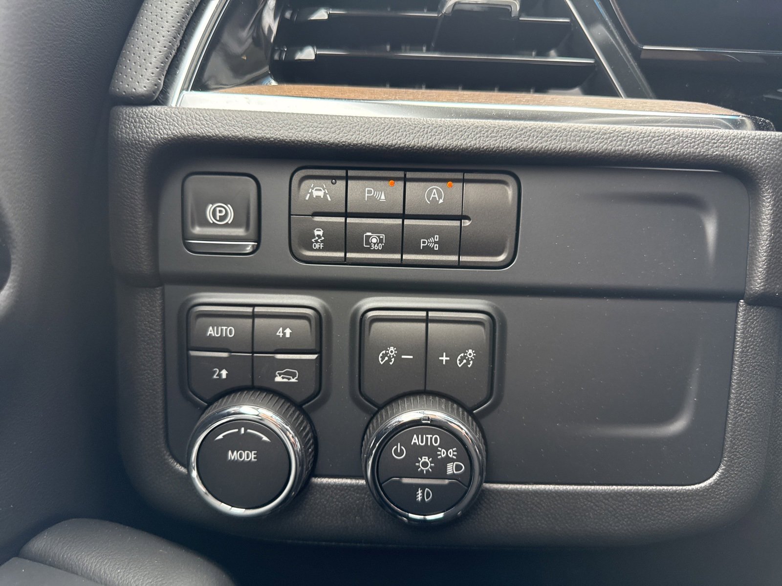 New 2025 Chevrolet Suburban High Country image 38