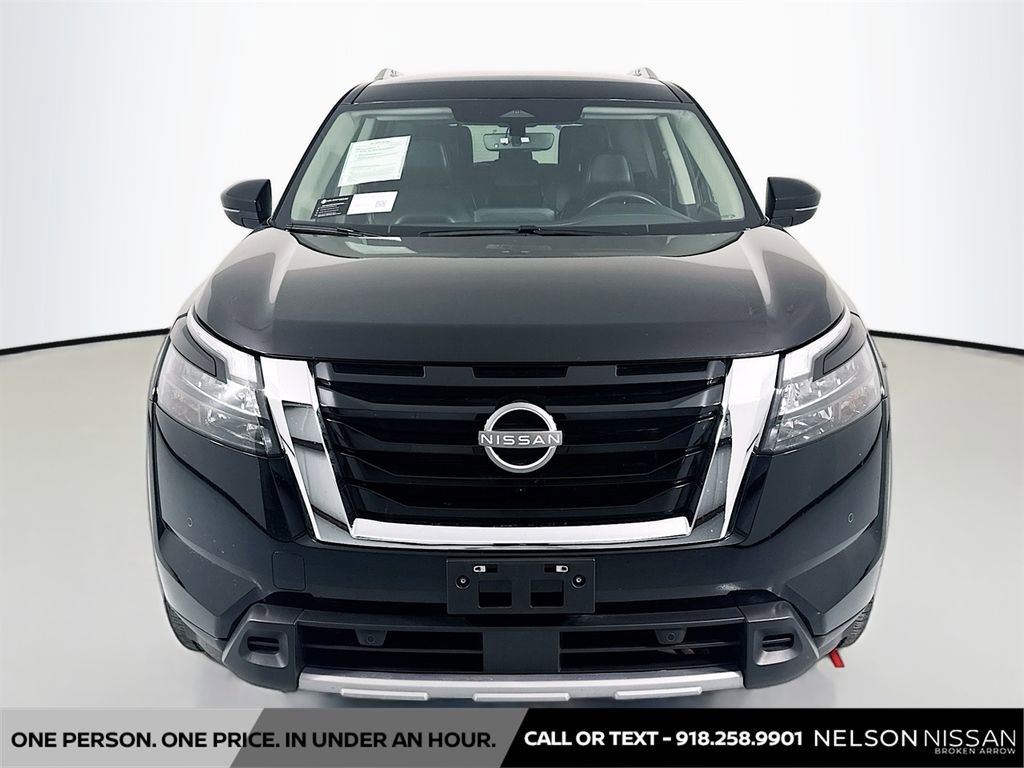 Certified 2025 Nissan Pathfinder SL image 2