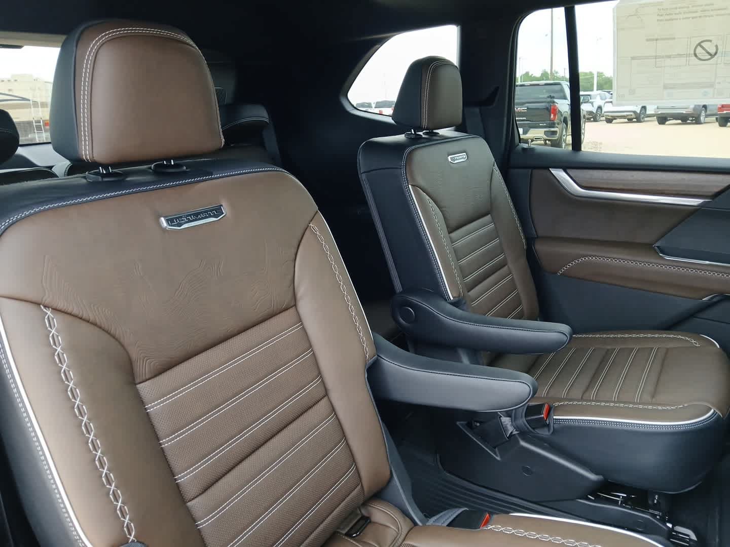 New 2026 GMC Acadia Denali Ultimate w/ LPO, Floor Liner Package AWD/4WD image 59