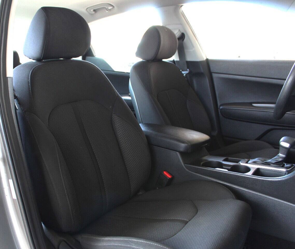 Used 2017 Kia Optima LX w/ Option Group 014 FWD image 10