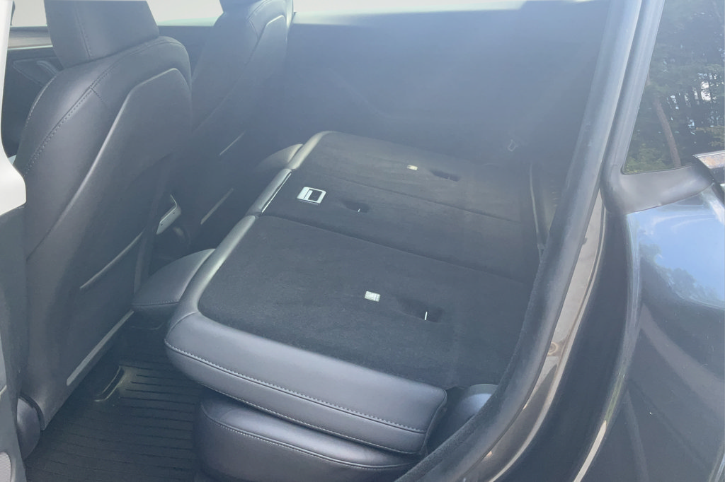 Used 2025 Tesla Model Y Performance AWD/4WD image 31