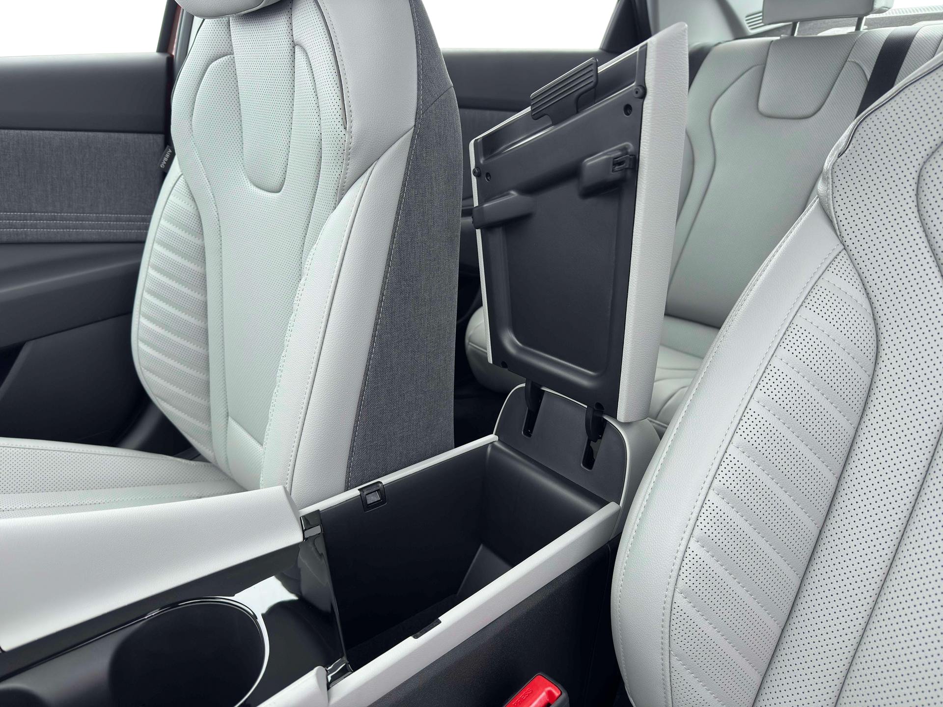 New 2026 Hyundai Elantra Limited FWD image 18