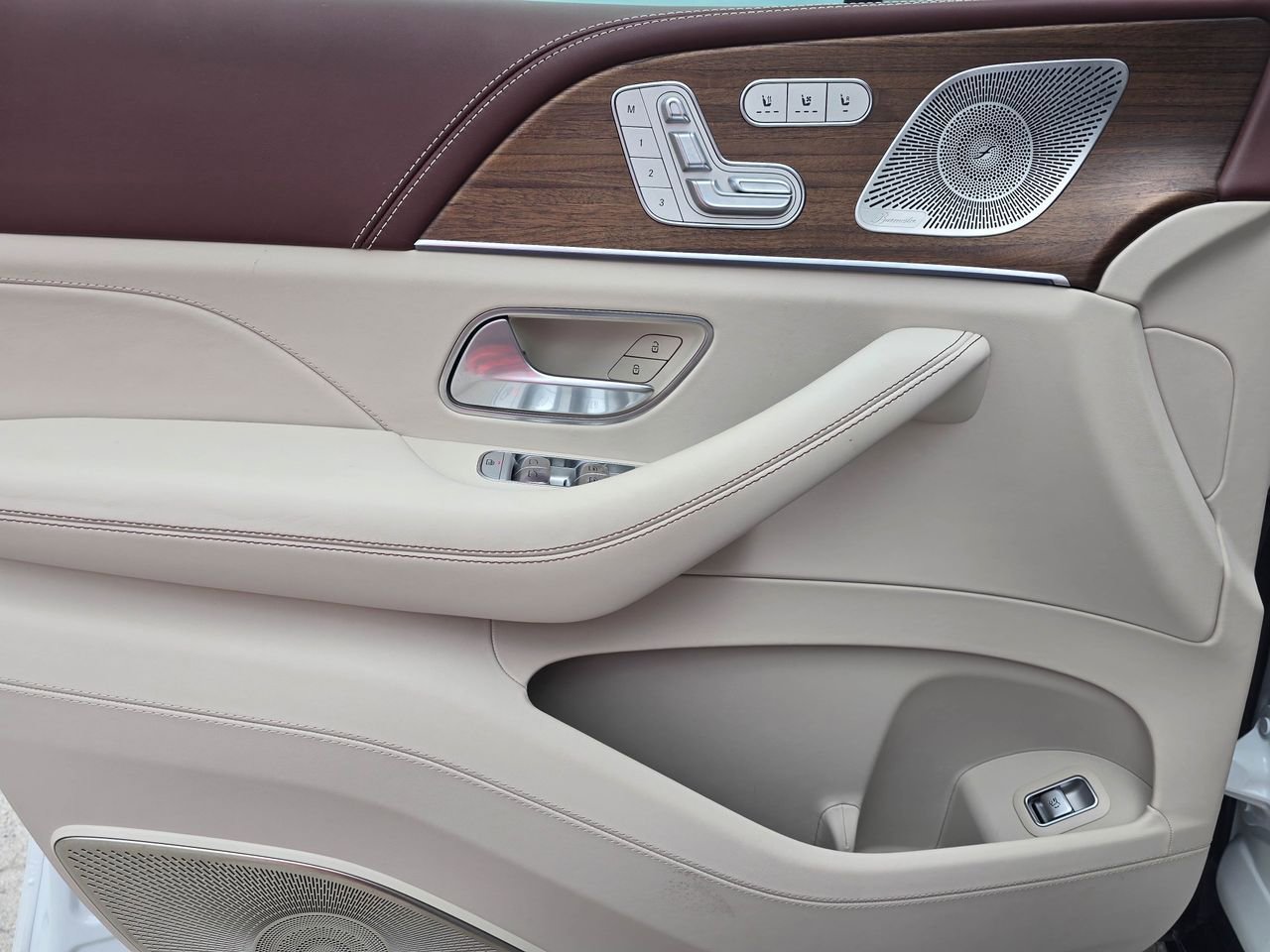 Used 2025 Mercedes-Benz Maybach GLS 600 4MATIC image 13