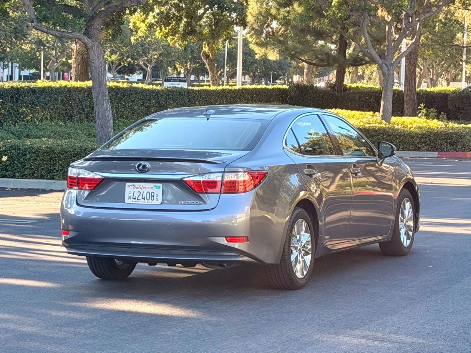 Used 2013 Lexus ES 300h w/ Luxury Pkg image 6