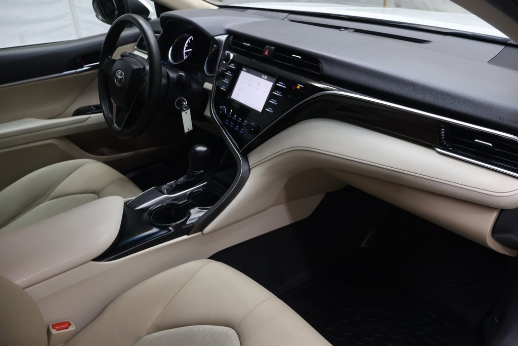 Used 2018 Toyota Camry LE image 10