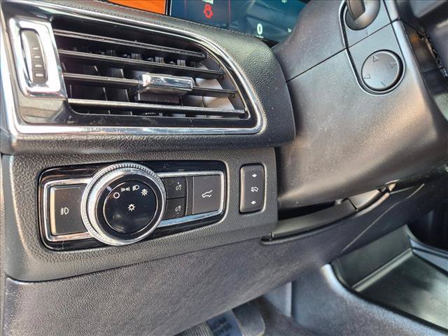 Used 2019 Lincoln Navigator Select AWD/4WD image 16