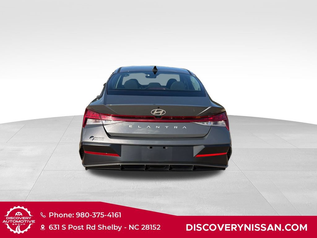 Used 2025 Hyundai Elantra SEL FWD image 7