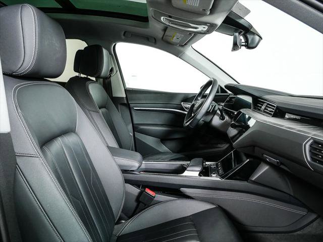 Used 2022 Audi e-tron Premium w/ Convenience Plus Package AWD/4WD image 23