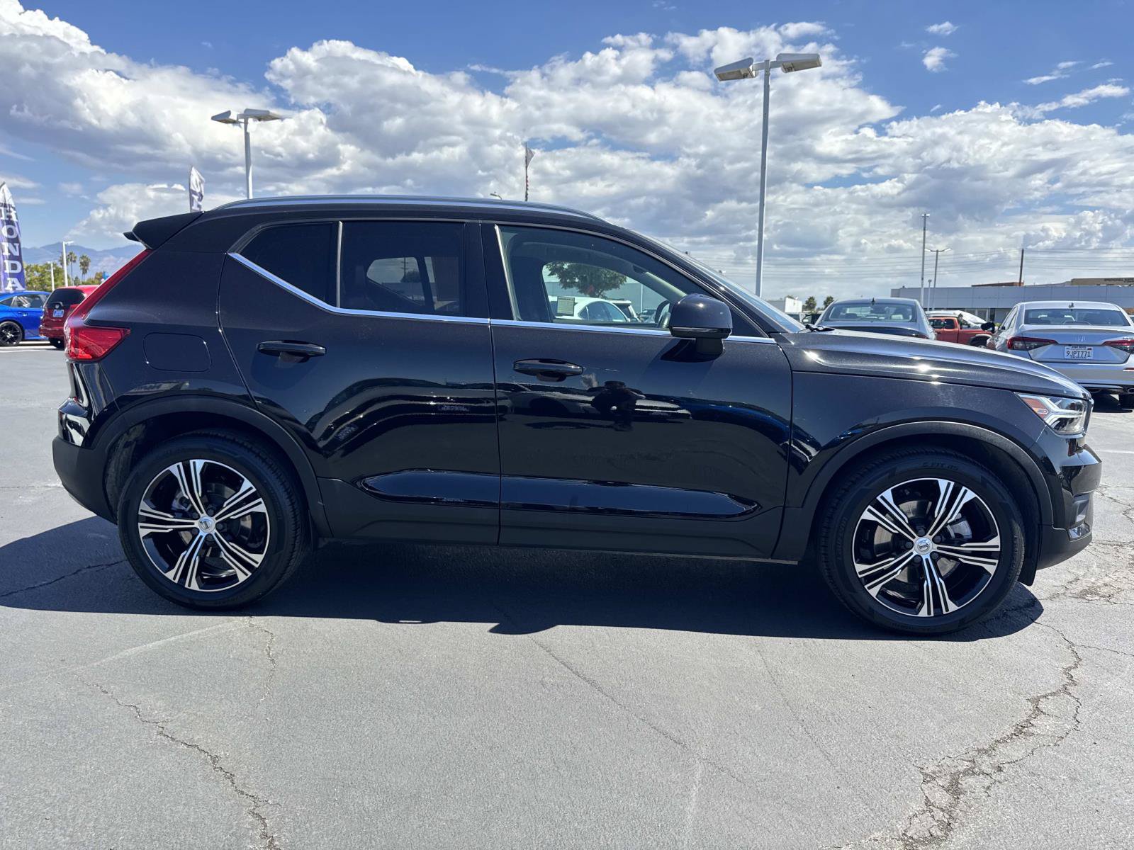Used 2021 Volvo XC40 T5 Inscription w/ Climate Package AWD/4WD image 6