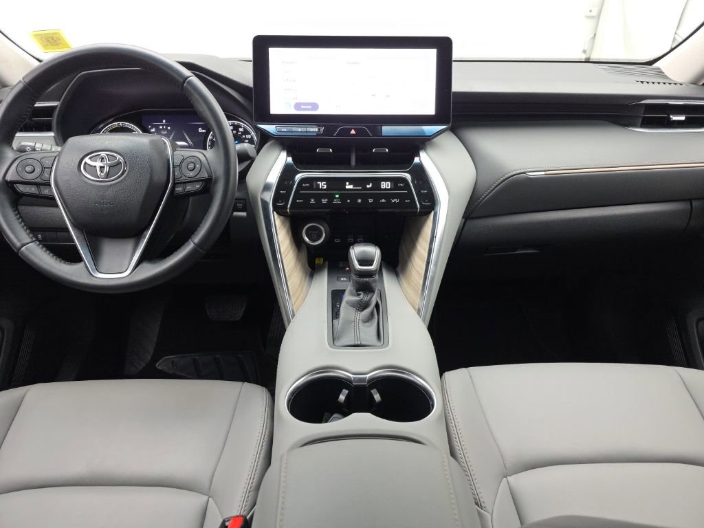 Used 2024 Toyota Venza XLE image 32