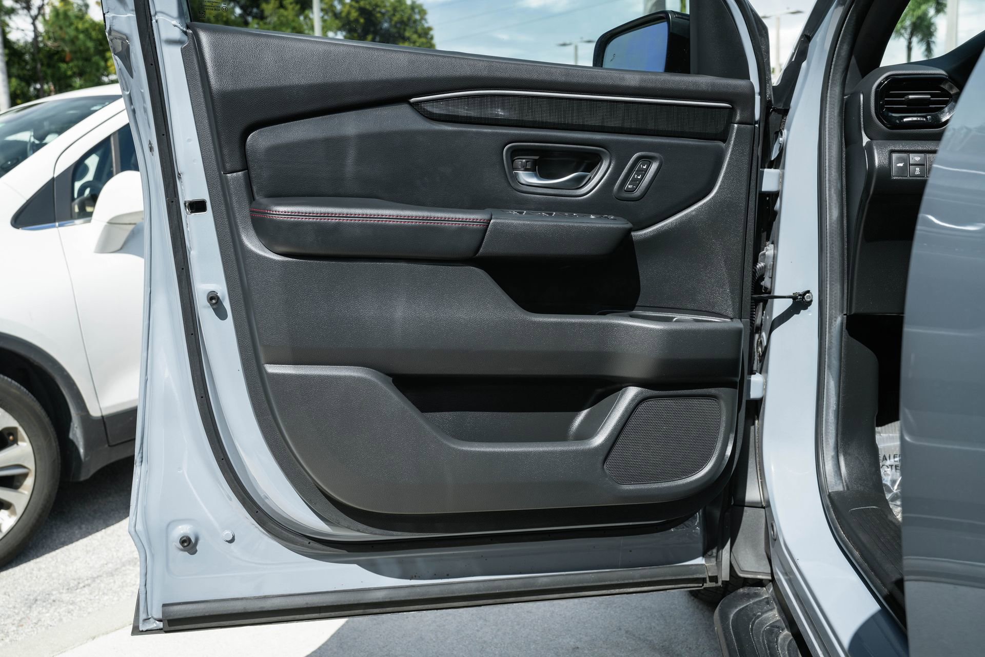 Used 2025 Honda Pilot Black Edition image 30