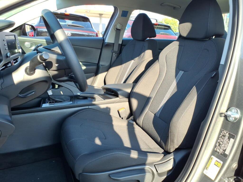 New 2026 Hyundai Elantra SE FWD image 5