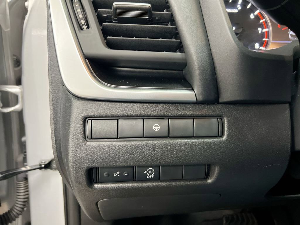 Used 2023 Nissan Rogue SV image 18