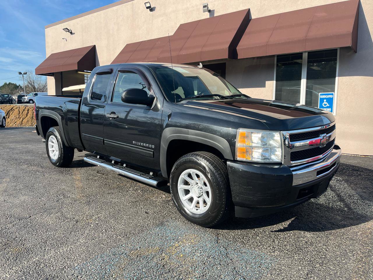 Used 2010 Chevrolet Silverado 1500 LS image 3