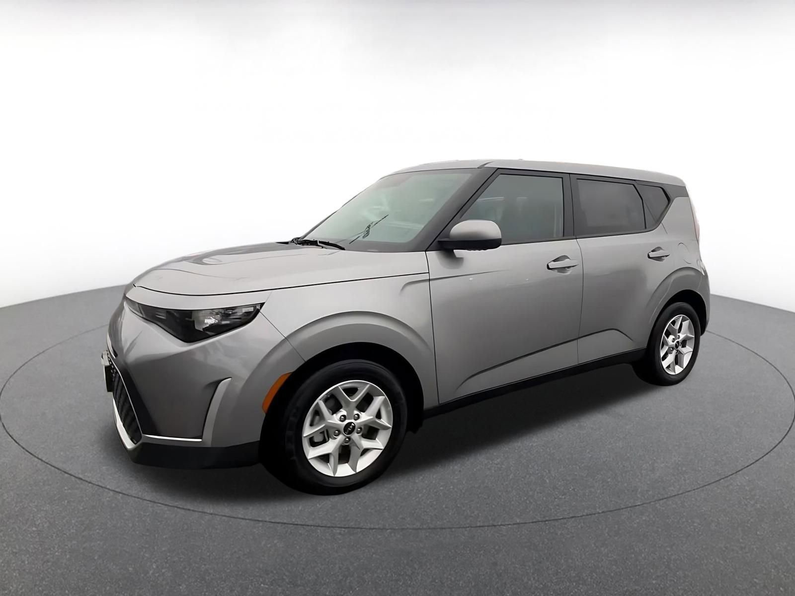 Used 2025 Kia Soul LX w/ LX Technology Package FWD image 8