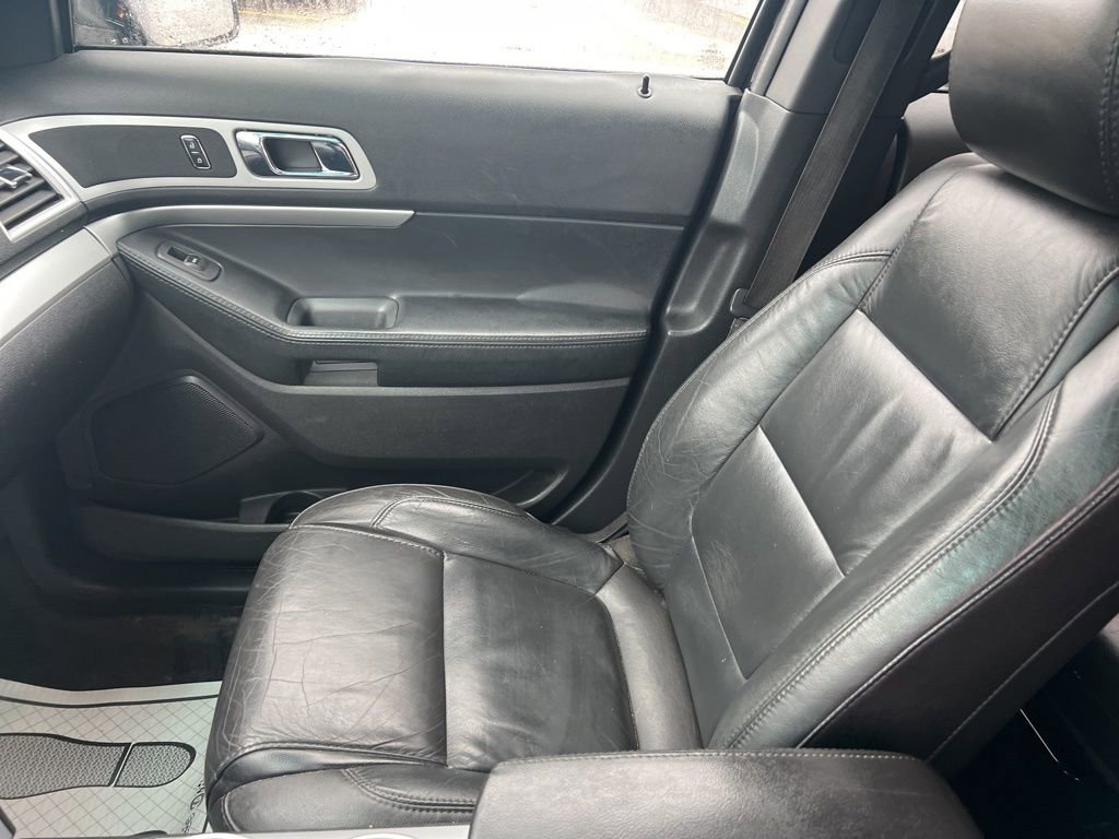 Used 2015 Ford Explorer XLT w/ Equipment Group 202A image 17