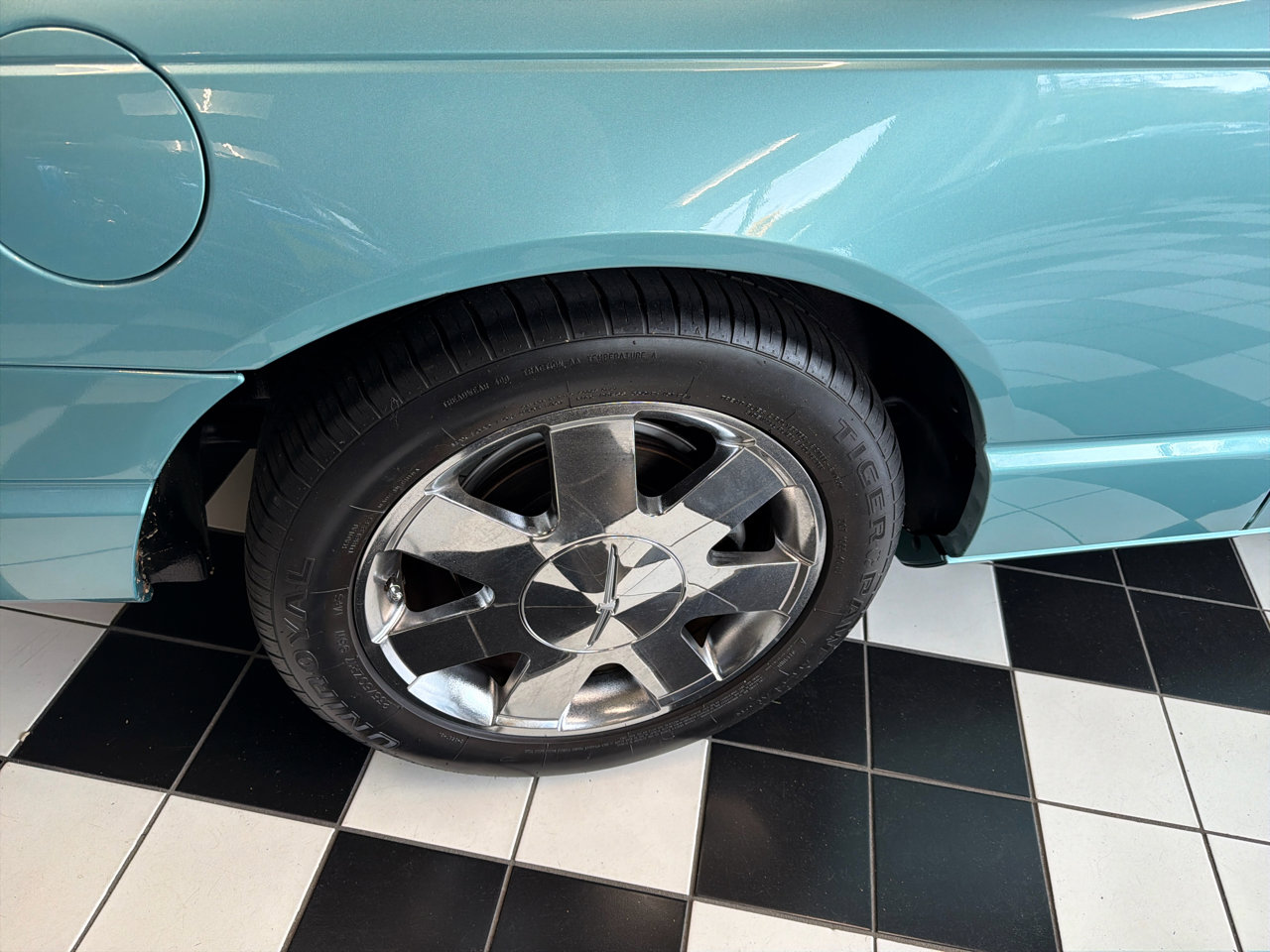 Used 2002 Ford Thunderbird Deluxe image 15