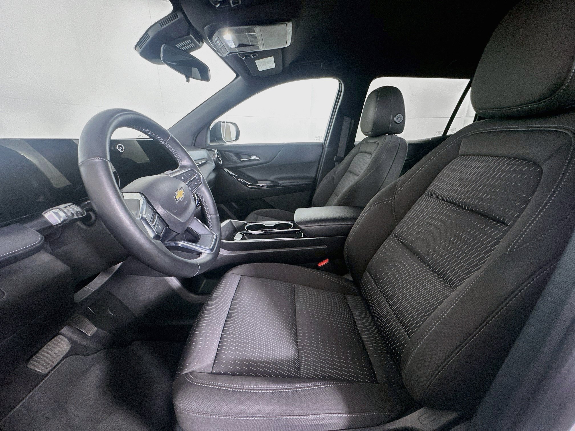 Used 2025 Chevrolet Equinox LT FWD image 13