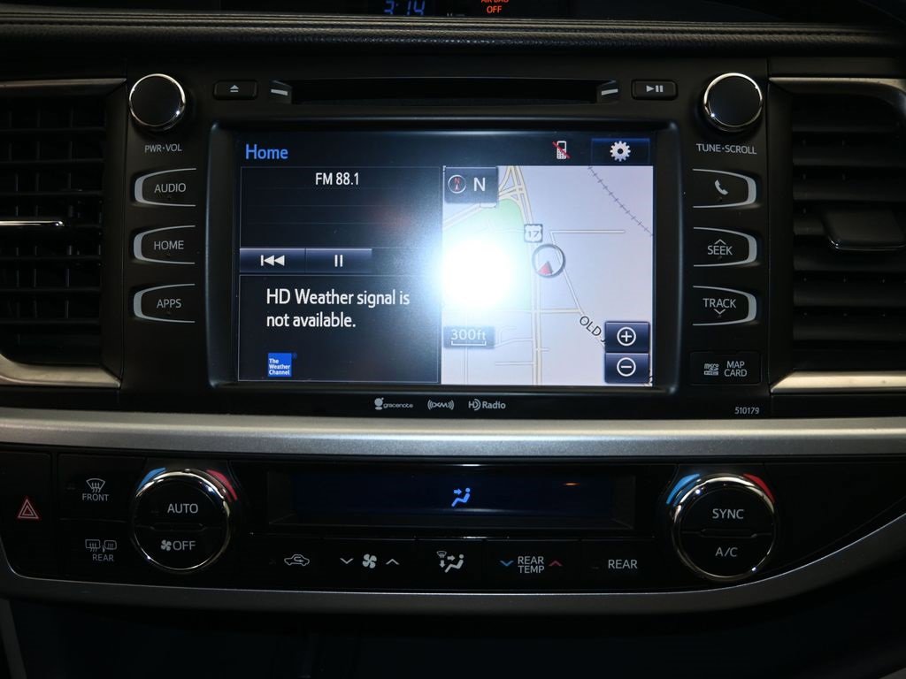 Used 2017 Toyota Highlander image 16