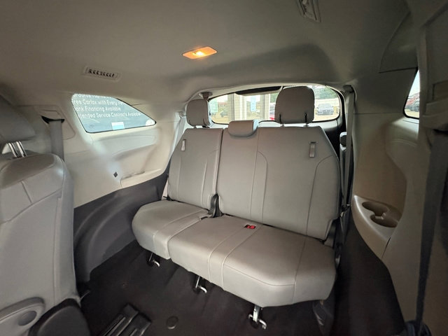 Used 2022 Toyota Sienna XLE image 21