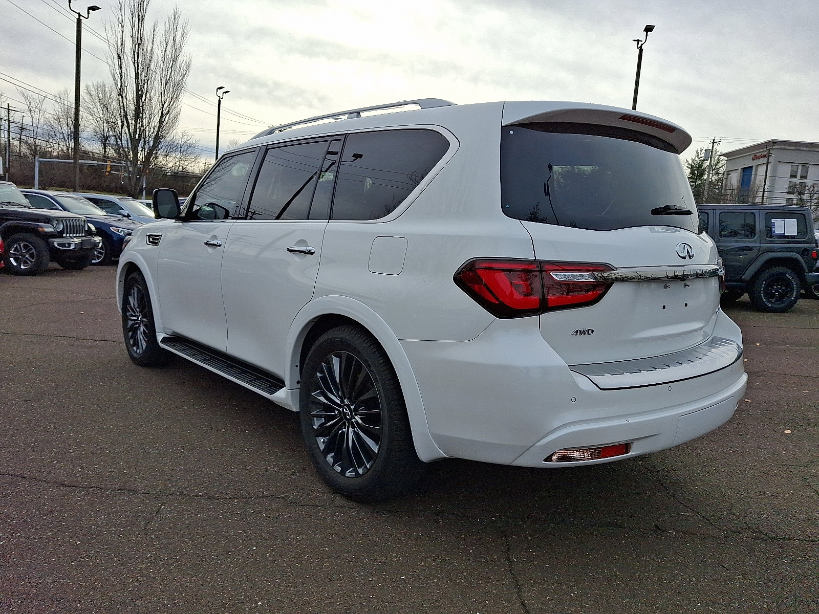 Used 2024 INFINITI QX80 Sensory image 4