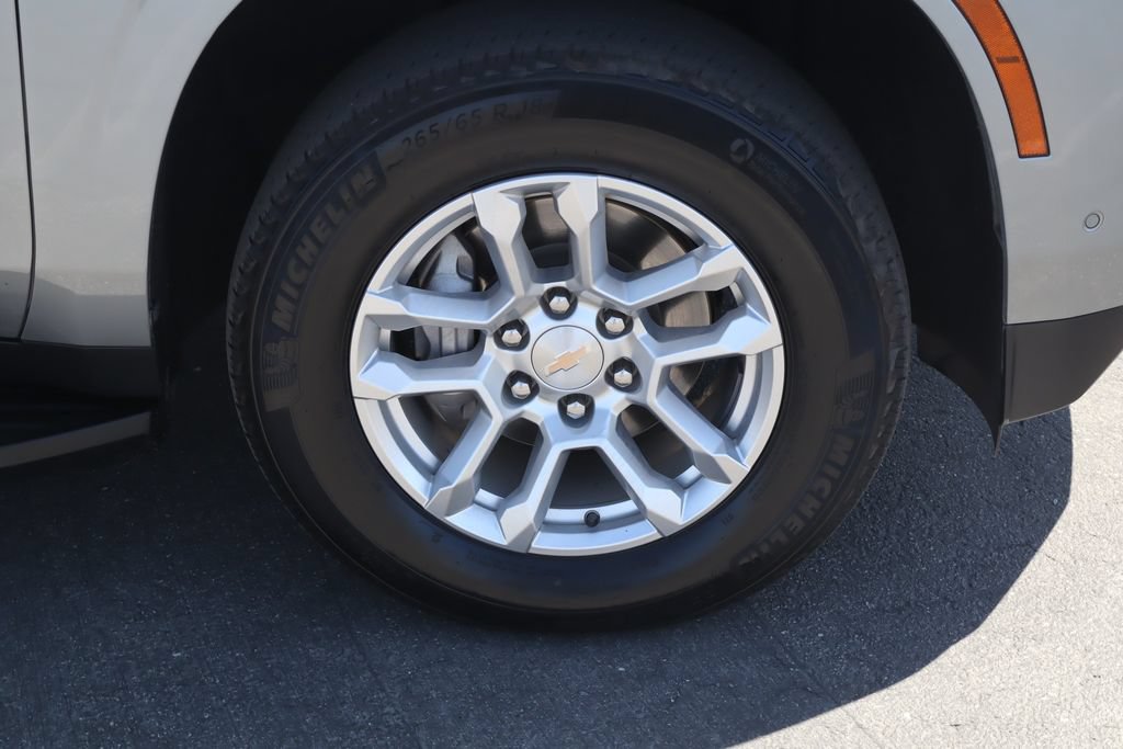 Used 2025 Chevrolet Suburban LT AWD/4WD image 10