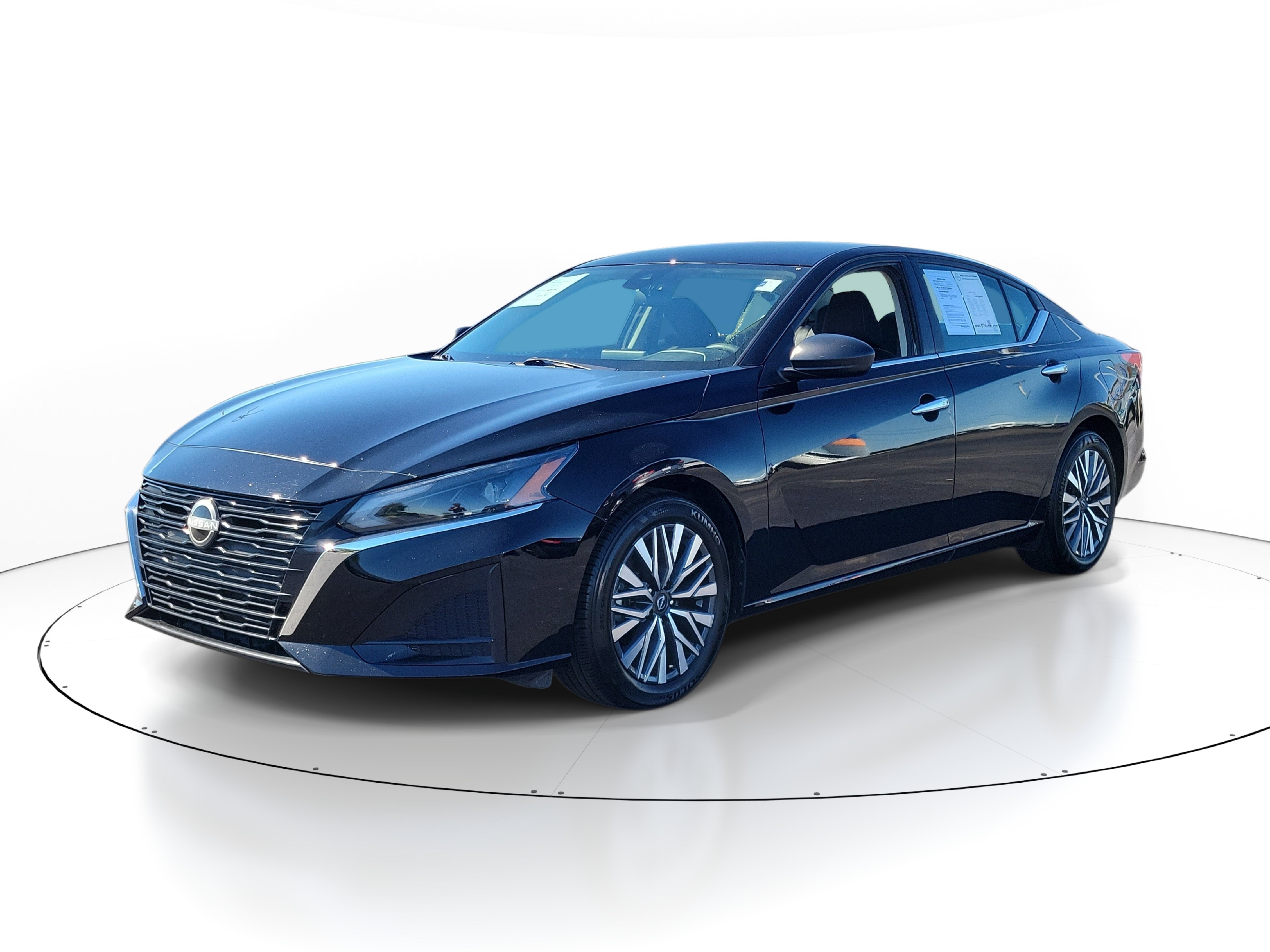 Certified 2025 Nissan Altima 2.5 SV FWD image 2