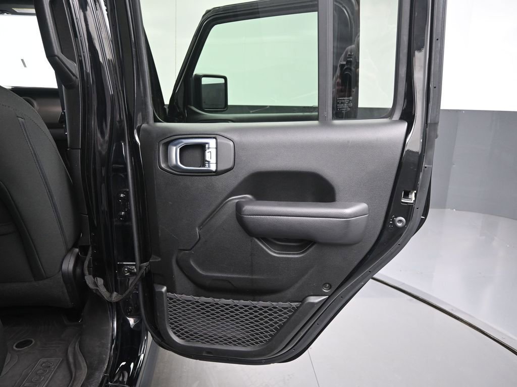 Used 2022 Jeep Gladiator Willys image 16