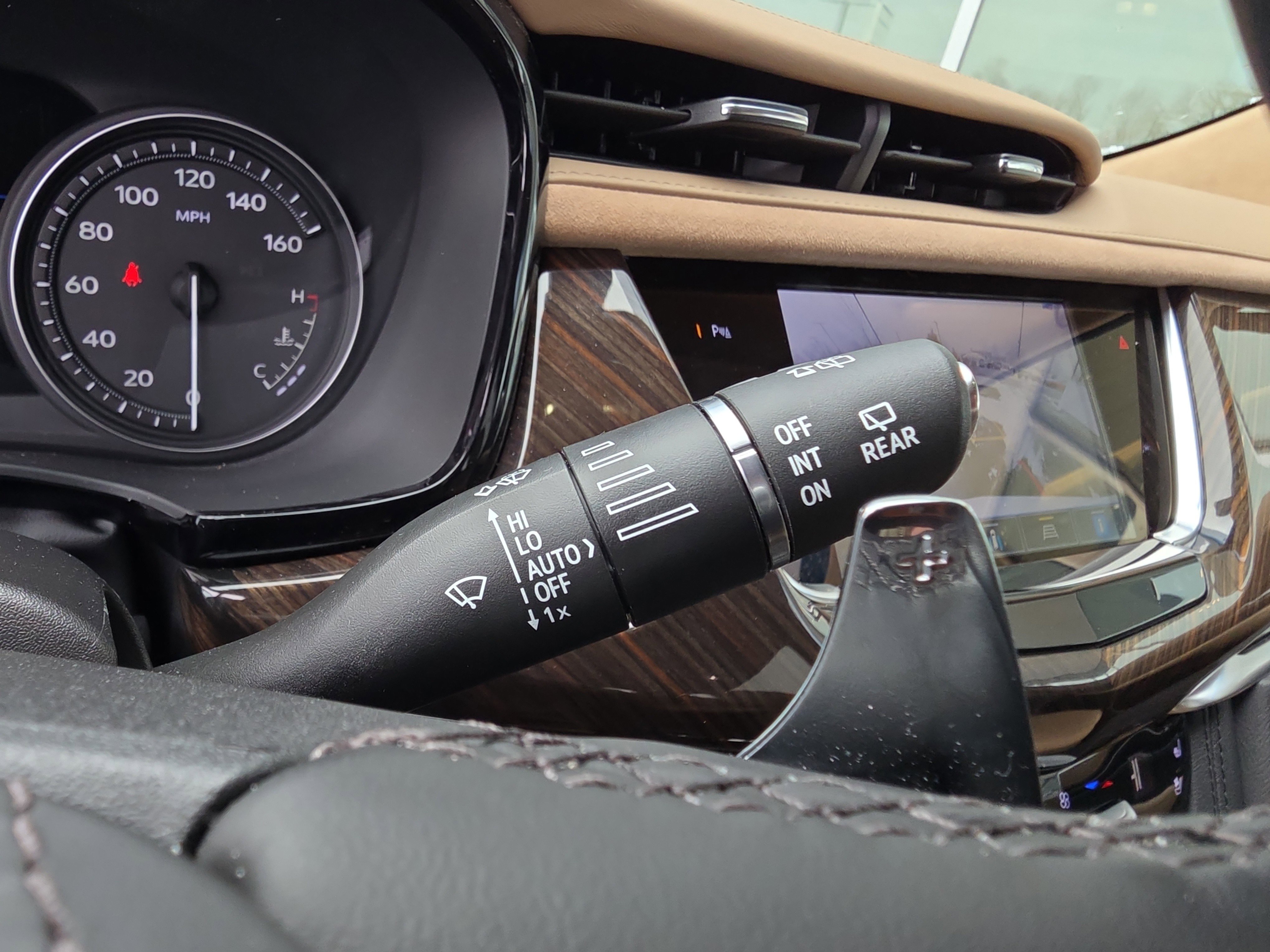 Used 2025 Cadillac XT6 Sport w/ Platinum Package image 22