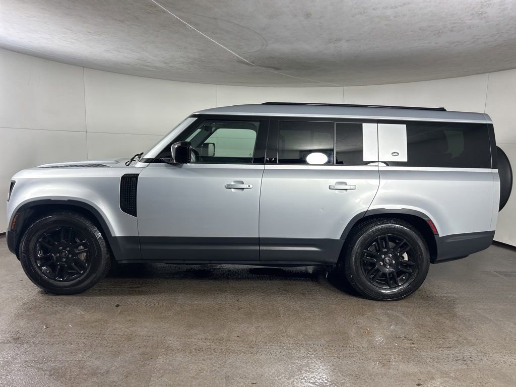 Used 2023 Land Rover Defender 130 SE image 2