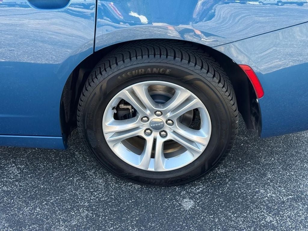 Used 2021 Dodge Charger SXT w/ Leather Interior Group RWD image 6