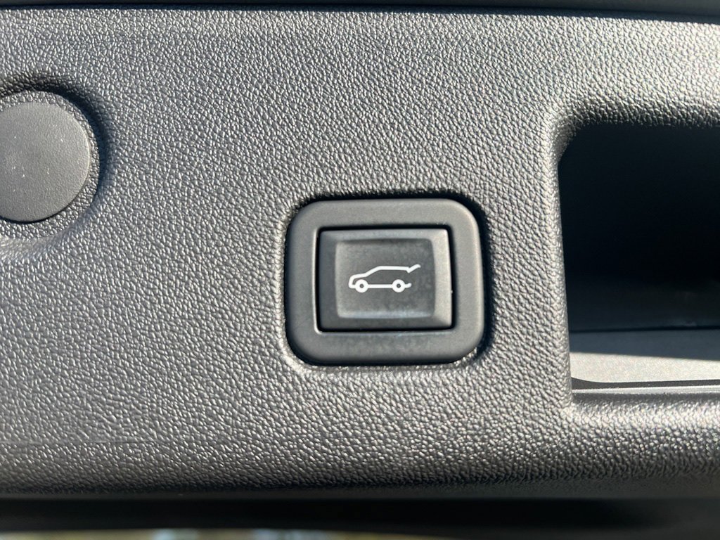 Certified 2023 Chevrolet Equinox RS w/ LPO, Floor Liner Package image 8