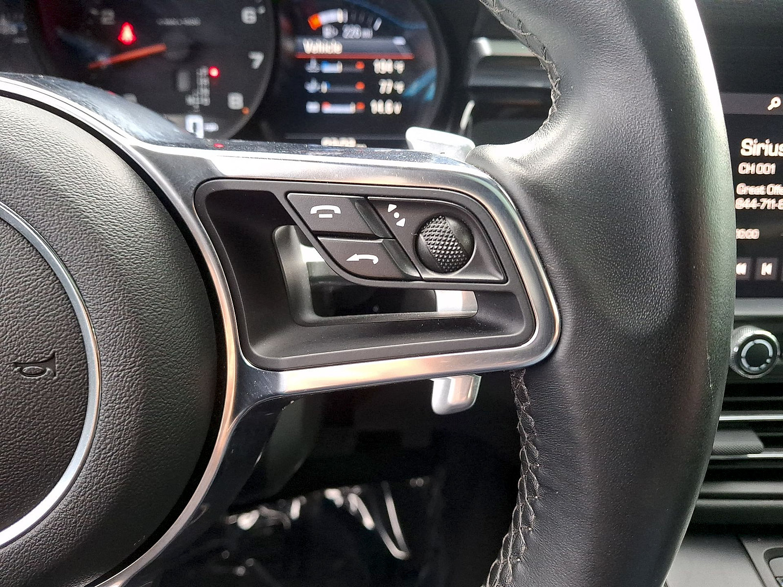 Used 2019 Porsche Macan AWD/4WD image 18