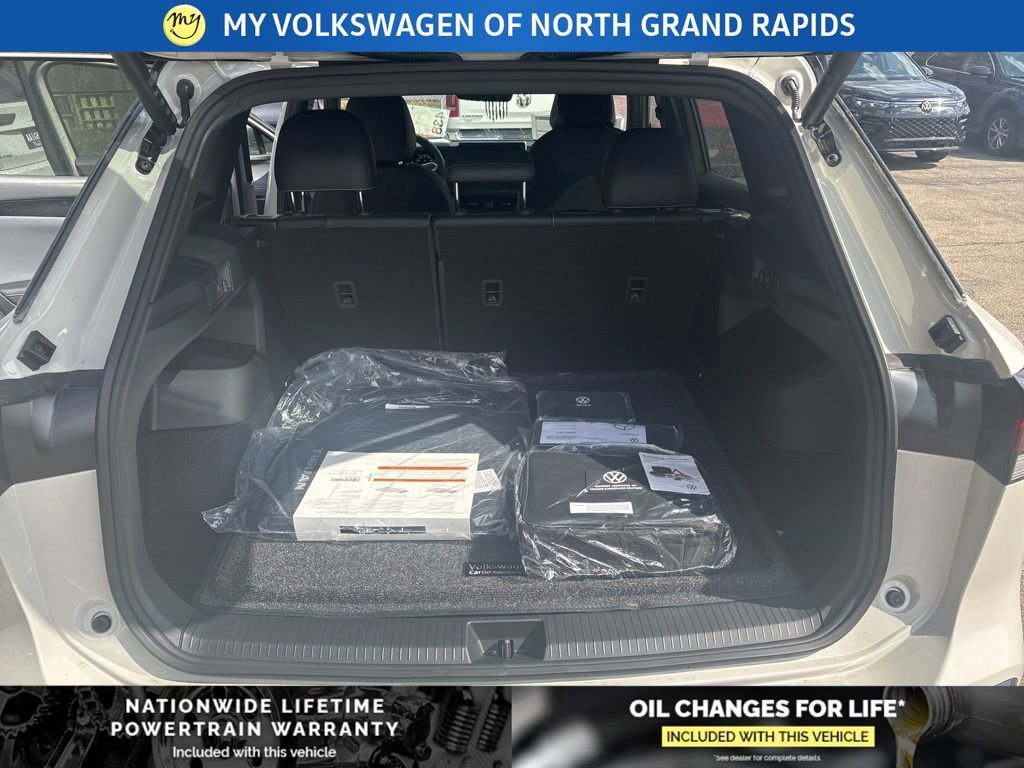 New 2026 Volkswagen Tiguan SE R-Line image 19