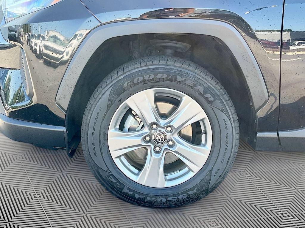 Used 2024 Toyota RAV4 XLE FWD image 11
