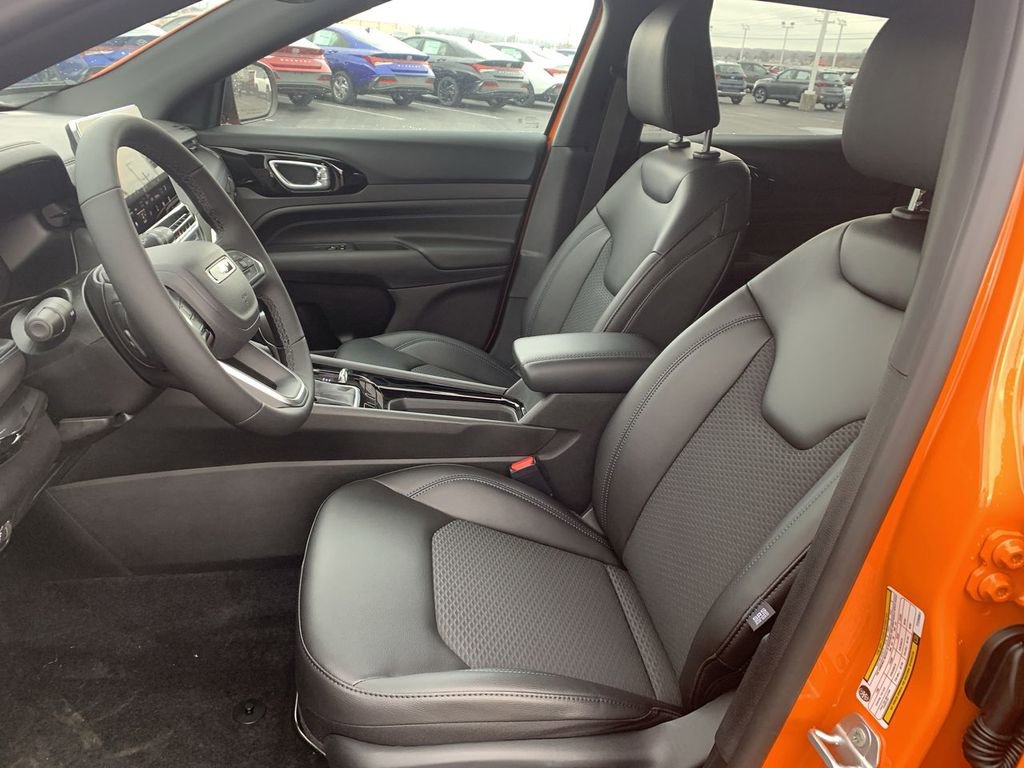 New 2026 Jeep Compass Latitude image 11