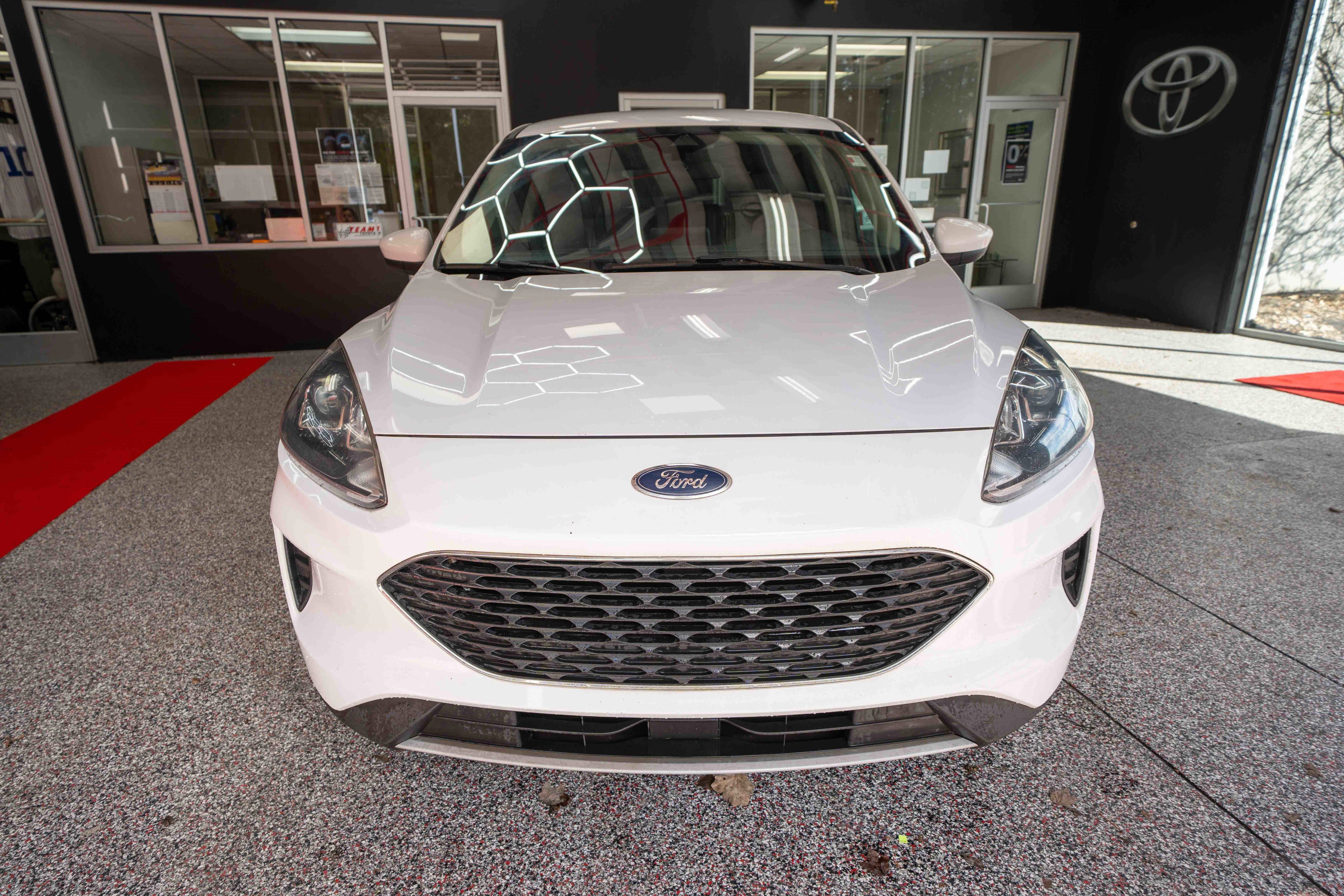 Used 2020 Ford Escape SE image 7