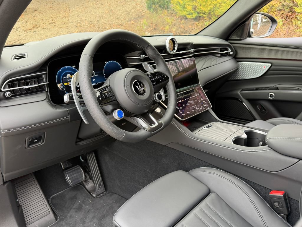 New 2025 Maserati Grecale Trofeo image 13