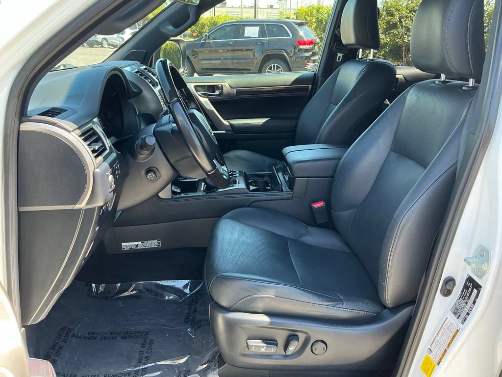 Used 2020 Lexus GX 460 Luxury w/ Accessory Package AWD/4WD image 13